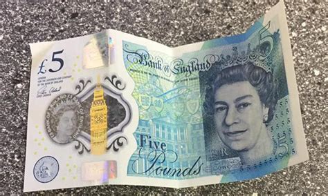 are there fake new five pound notes